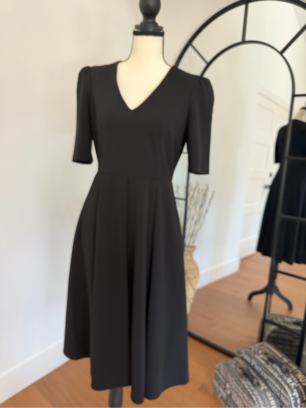 Donna Morgan Black V-Neck Midi Fit & Flare Dress